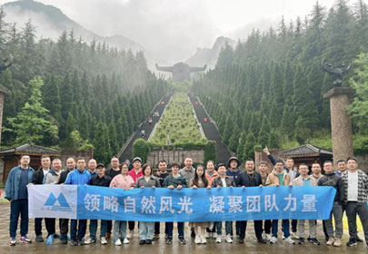 領(lǐng)略自然風(fēng)光 凝聚團(tuán)隊(duì)力量